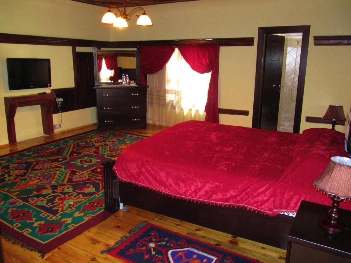 Guest House Bujtina Leon Корча Екстер'єр фото